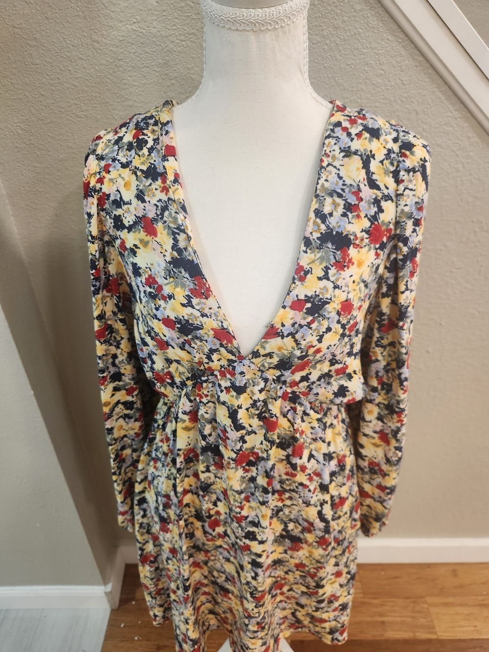 H&M Yellow Floral V-Neck Long Sleeve Dress